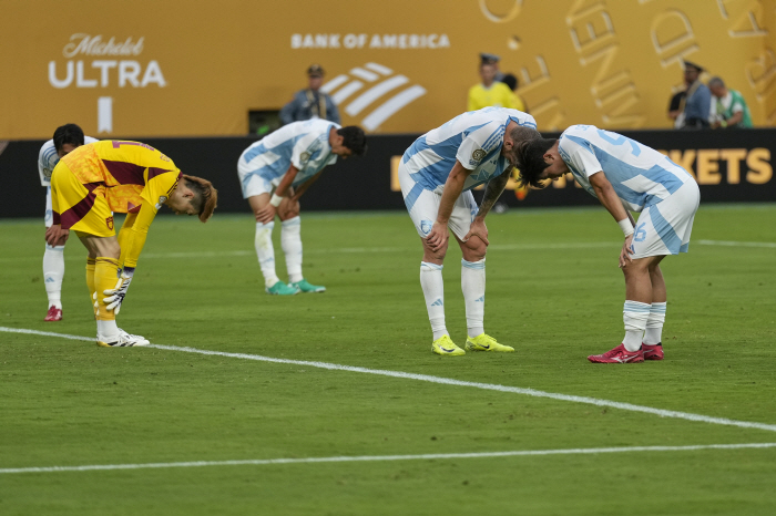 The shabby reality of soccer with two draws and six losses, five wins, 22 losses, and no win over Wall...1 loss → Compared to ultra-strong South America