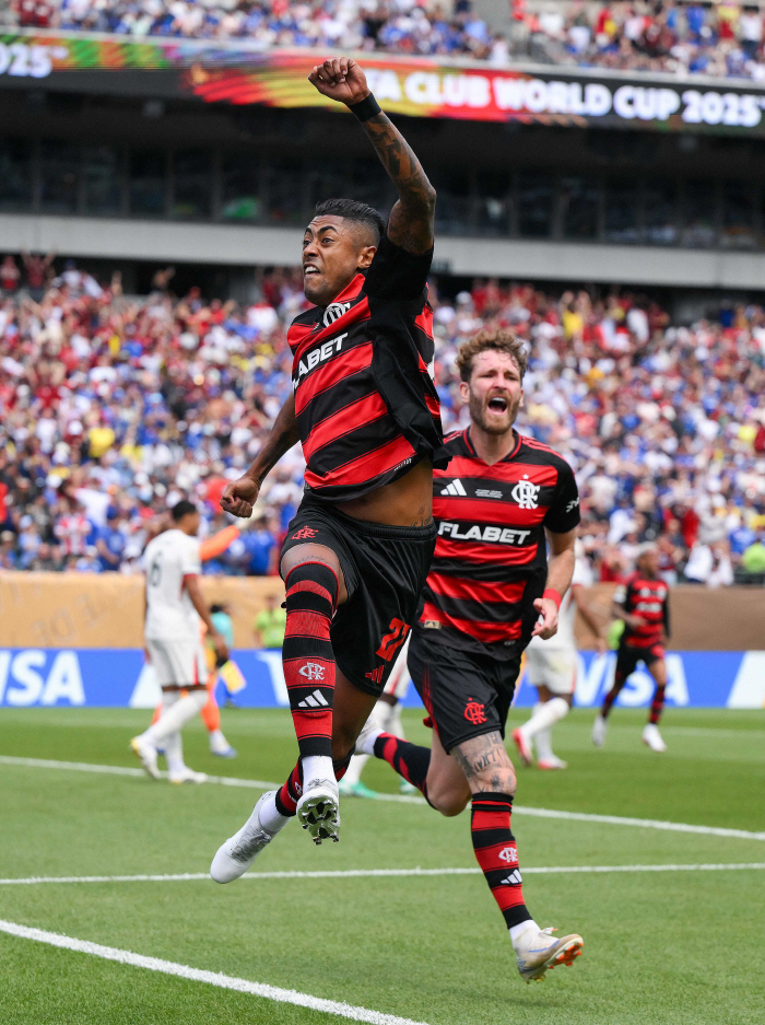 The shabby reality of soccer with two draws and six losses, five wins, 22 losses, and no win over Wall...1 loss → Compared to ultra-strong South America