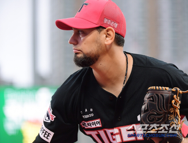 The shock hit two years and 1 million jackpot, but KIA pitcher Tragedy was released with a shoulder injury