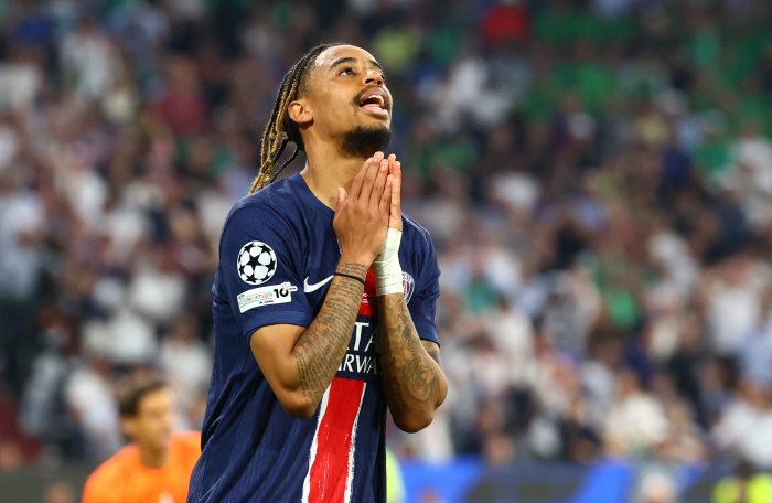 Tell me, Hvicha asked Barcola PSG to explain why he recruited him...Lee Kang-in and Asensio cannot make a good impression → need to recruit strikers