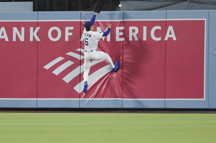 What's the point of breaking no-hit, let me run every day! Dodgers fans are also worried about Kim Hye-sung's payment