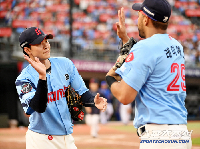 155km? It's not over yet. Lotte has the No. 1 Korean left-hander's restraint ranking...More naturally, advice is a godsend. 