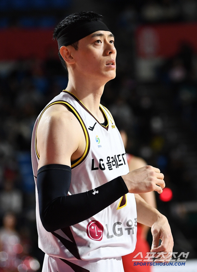 Basketball Park Bo-gum Lee Kwan-hee has been given a dash by a 女 celebrity...The last kiss was a week ago (Dolsing Foreman)