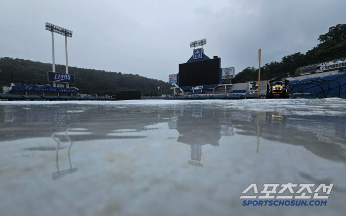 Can't you see 10 wins in Ponceir Weiss? Can I see Lapak and Samsung Hanwha passing through the rainy season front? Lapak with a large waterproof cloth 