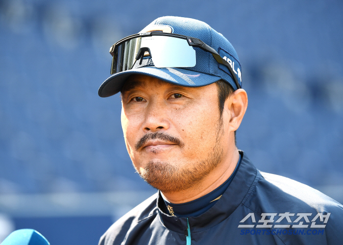 Director, let's get first place in the second half of the year. I was bragging...When will Koo Changmo return? I won't put pressure on the player 
