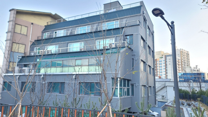 Evolution of Tiled Roofs, Overcoming the Limitations of Traditional Roofs with Modern Commercial Technology