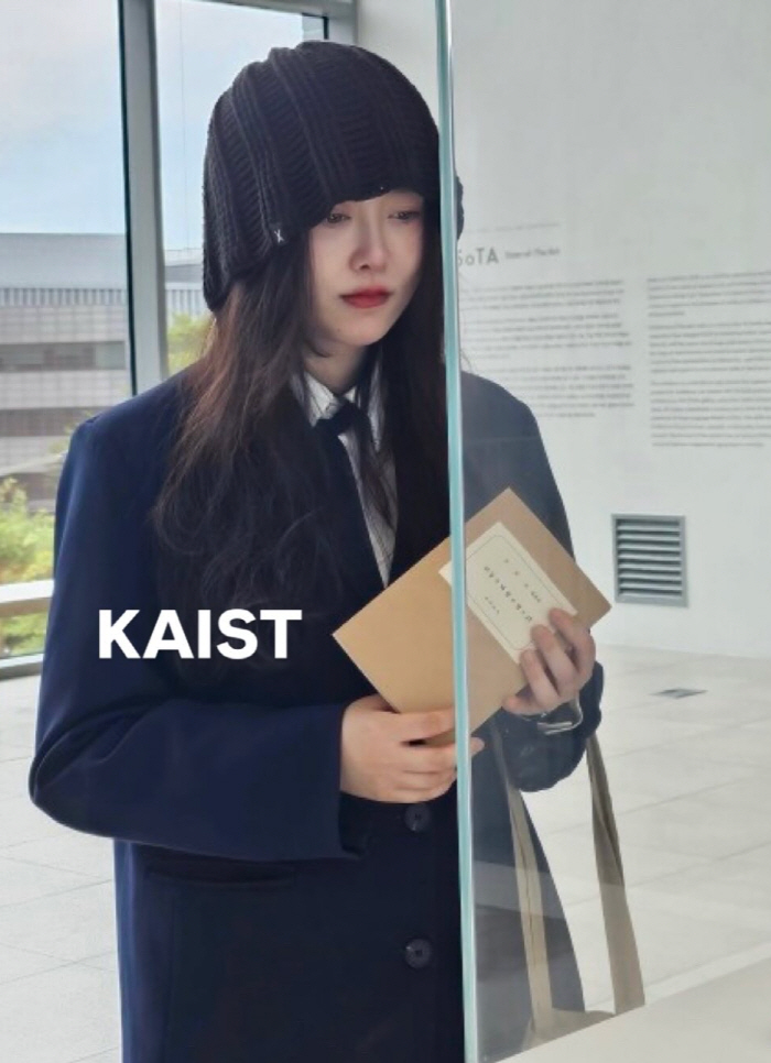 Goo Hye-sun, even in the middle of summer, fur hat  suit fashion..the timeless force of artists