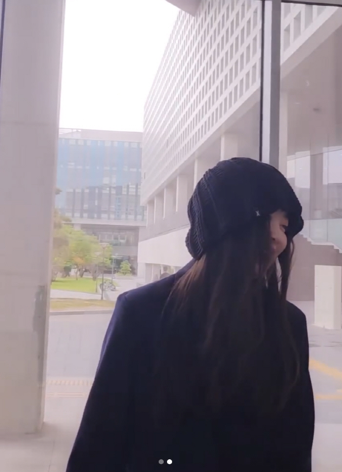 Goo Hye-sun, even in the middle of summer, fur hat  suit fashion..the timeless force of artists