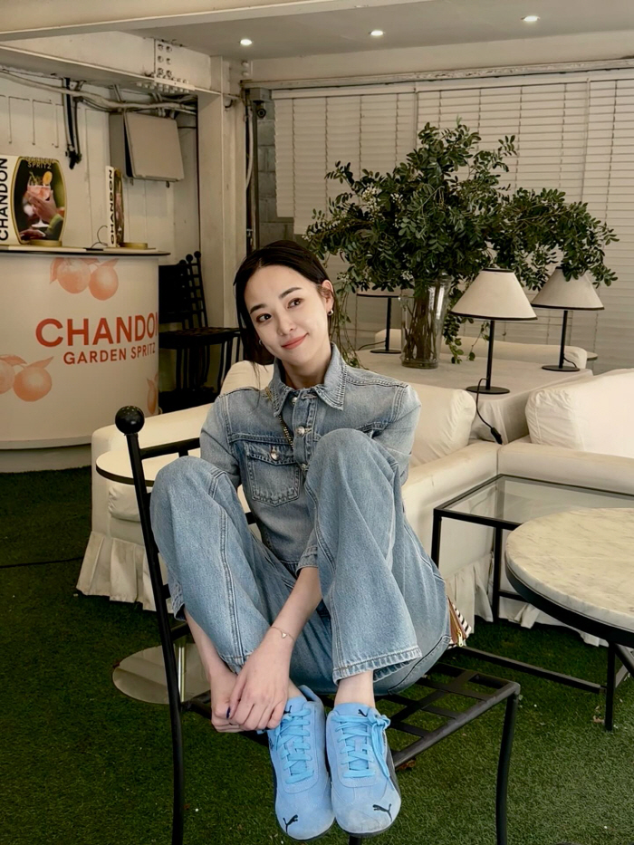 Help me...Lee Ju-yeon, who is dating G-Dragon, is 170cm tall and weighs 46.7kg. She lost 2kg
