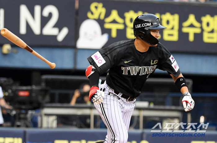 Hong Chang-ki, did he borrow an eye? The on-base percentage of the stolen base king, who already drew as many walks as last year, has risen sharply. It's done through training. All-star's best joy with good defense. 