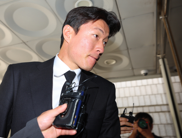 Illegal filming → One year in prison  two years of suspension of execution Hwang Ui-jo's career is on the verge of ending in June, the biggest crisis in FAMA