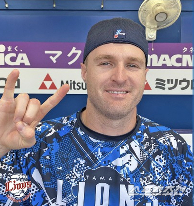 It's the end of June to ask us to play for a long time, but we signed a two-year contract for a foreign hitter, his skills and personality that caught the hearts of the manager's colleagues