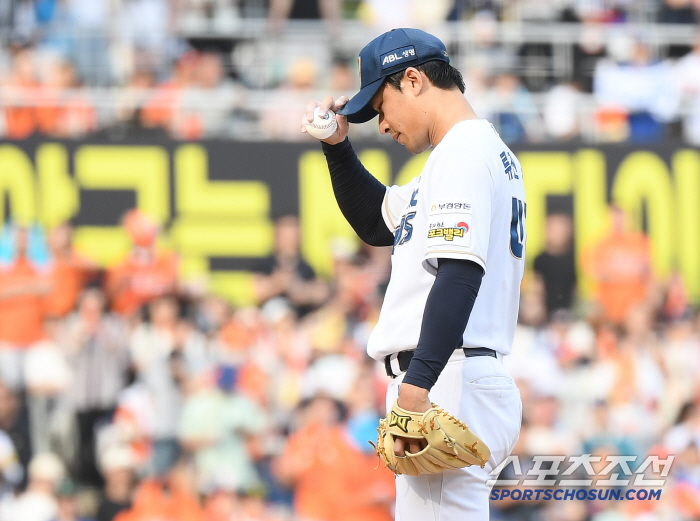 It's not even a grand slam... Tie with 4 consecutive pushes → 2 RBI reverse hits, the nightmare 8th inning that novice coach Hobuji looked back on 