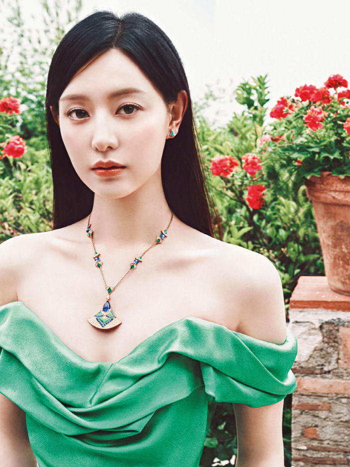 Kim Ji-won, the unique visual of 'Queen of Tears' with Sicilian sunshine