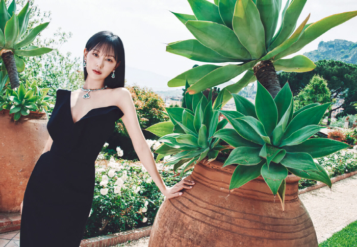 Kim Ji-won, the unique visual of 'Queen of Tears' with Sicilian sunshine