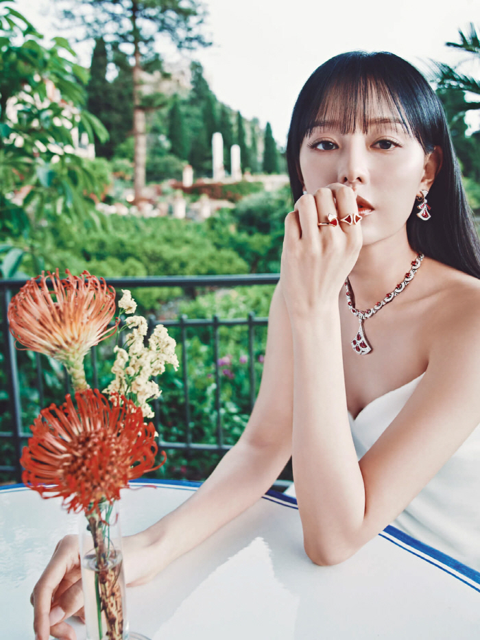 Kim Ji-won, the unique visual of 'Queen of Tears' with Sicilian sunshine