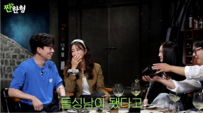 Lee Si-young Explains Rumors About Divorce...I'm not your husband in TikTok glasses