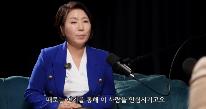'Lee Sook cam.' 'Lee Ho's shock advice is acting, not love, the core of a couple's life.'
