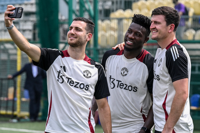 Let's run together! He is also persuading Manchester United's Mbomoh recruitment count and Cameroon's senior player Onana. Tottenham manager Frank, what should I do now
