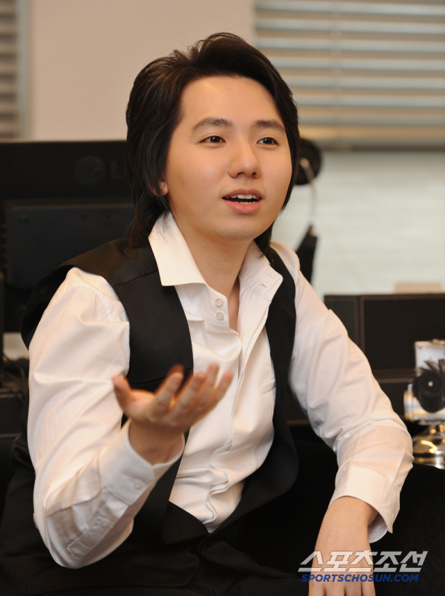 Lim Hyung-joo, who became a millionaire with his popera, bought the jacket of Company C, which he owns