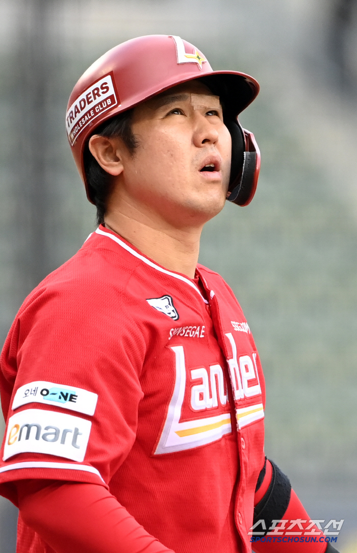 Living Legend Home Run King will start double-digit home runs for 20 consecutive years...Selection of 3B for both balls and balls