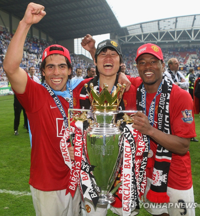  Park Ji Sung's 21st anniversary of joining Manchester United! Attention to the club's public home...Fans still sing PARK's cheer songs