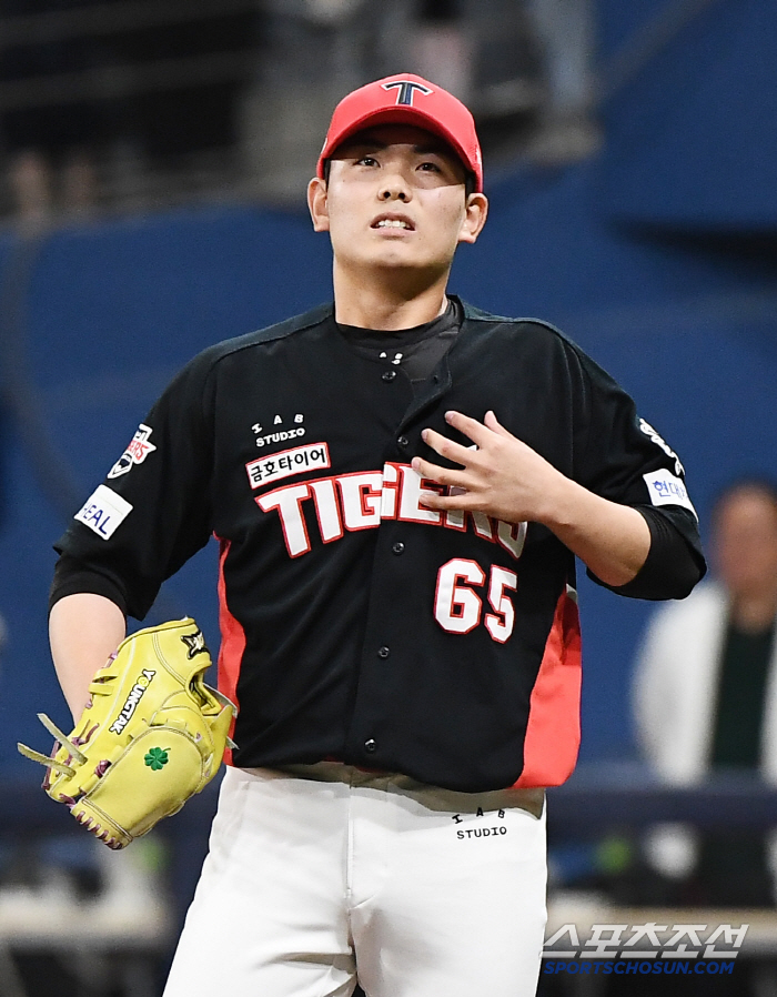 Oh no, the march of Sung Young-tak, who used to score no runs in a row, has come to an end. 