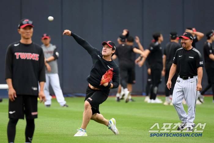 Park Dong-won's worry, which slowed down while playing baseball, was unfounded.