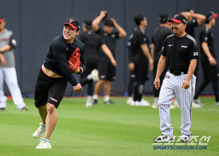 Park Dong-won's worry, which slowed down while playing baseball, was unfounded.