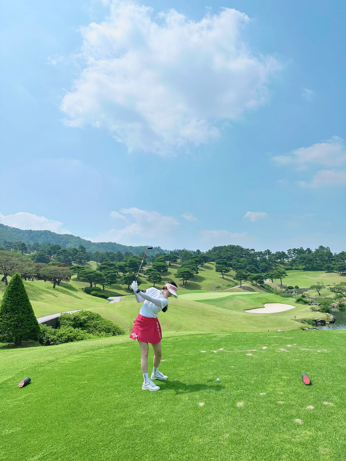 Rain ♥ Kim Tae-hee, were you this kind of sister-in-law?…All-ke and rounding in a red golf look.