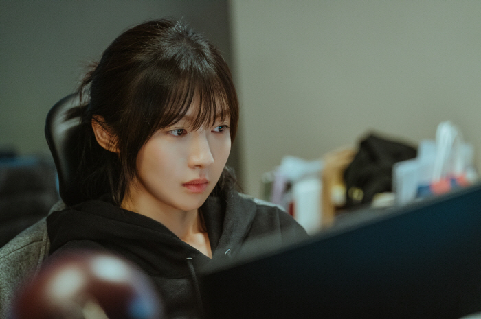  MZ employee Joo Hyun-young transforms into a horror YouTuber...Screen debut announcement ceremony with ghost train (comprehensive)