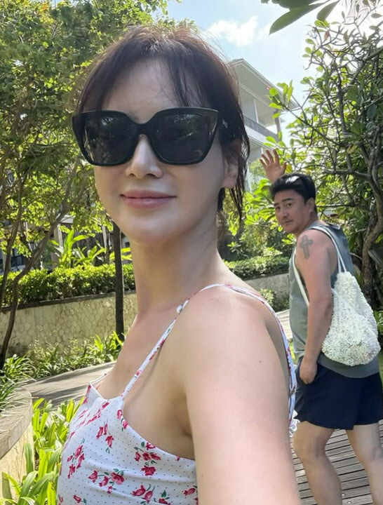  'Your body is crazy.' 46-year-old Lee Hye-won wears a swimsuit ♥ Go on a Bali date with Ahn Jung-hwan