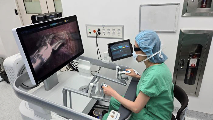 Seoul National University Hospital Performs High-Difficult Ovarian Cancer Surgery for the First Time in Korea with Hugo Robots...Discharged after 3 days