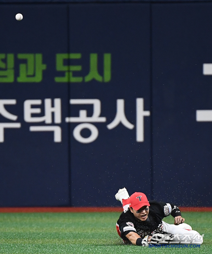Seven consecutive wins and Sung Young-tak's score record have all been lost. Lim Ji-yeol, Kiwoom, and Kia, which has a busy way to go, are angry with red pepper powder.
