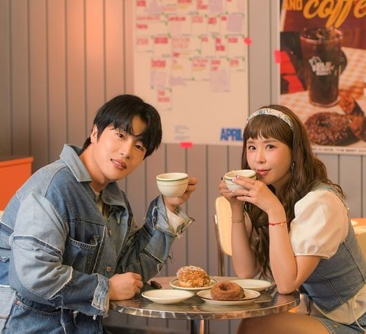 Shin Ji, 7 years younger than Moon Won ♥, I'm busy with my wedding speech schedule, so I'll meet you in advance for a wedding photo shoot. 