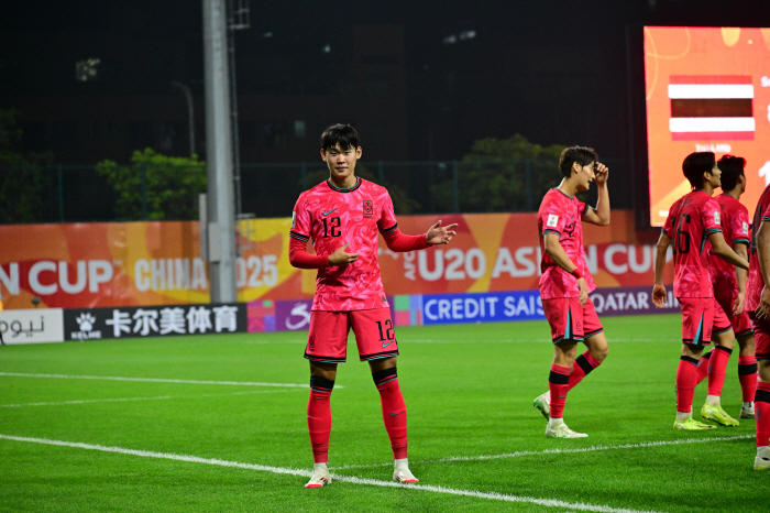 A super-sized slope! Just before the birth of the 20th Premier Leaguer, the main character, Park Seung-soo, born in 2007, hopes to sign a pre-contract for the Korean tour