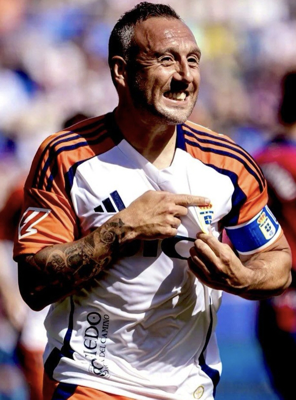 You have to stop playing soccer The crazy narrative of a veteran who almost cut his right foot, overcoming adversity, is promoted to romance in his old team