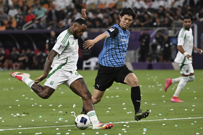 You, Son Heung-min, be a teammate...Ronaldo Erased Supernova Centerback Goes to Tottenham in a surprise move with J-League Record (9.2 billion)