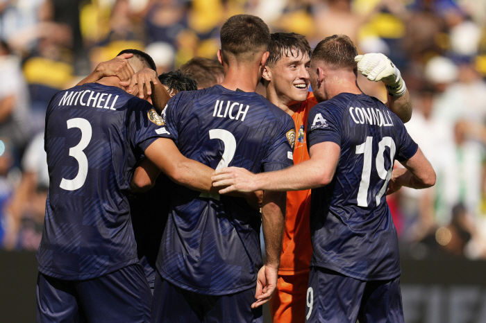 341 shooting, but the result is 11...010 Humiliating Defeat The team finally laughed! Draw with Boca Juniors