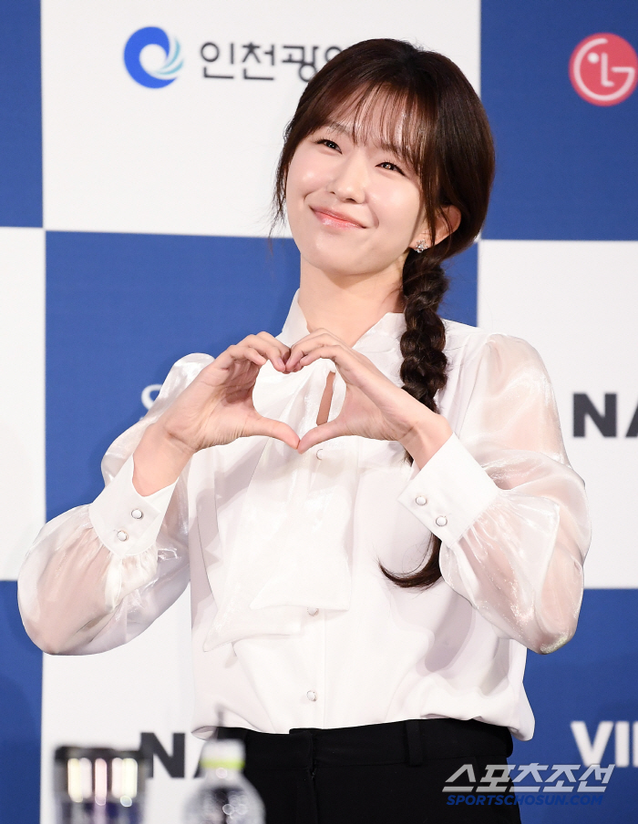 After winning the BSA Handprinting Yoon Gai Award, time flies, and it's a new feeling to get back together in a year