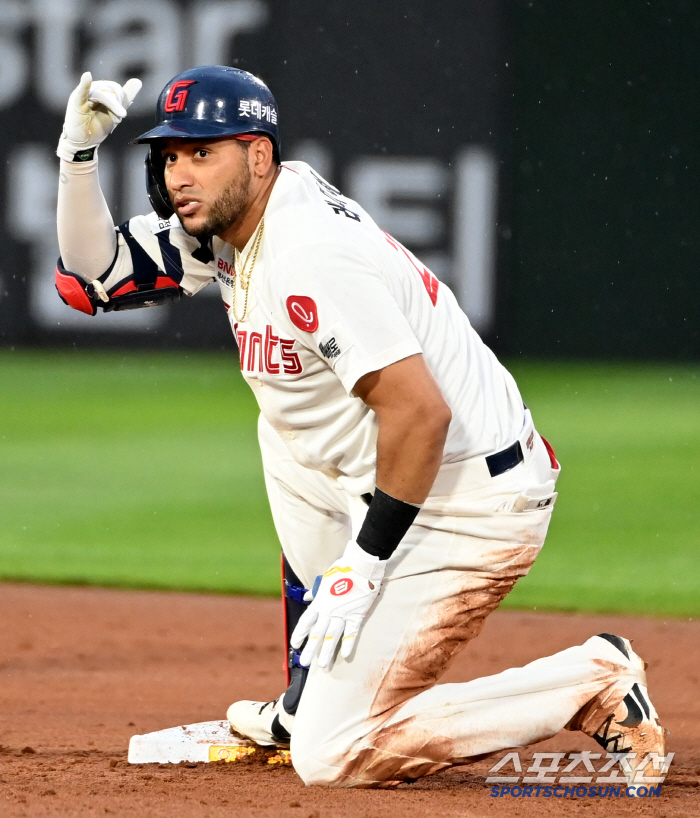 batting average of 0.463 became hotter in June! He doesn't even say it's hard. Jeon Kyung-ki will play → He's going out to defense…The reason why two days off is precious. 