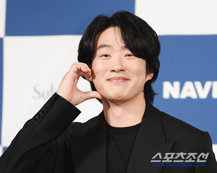 'BSA Handprinting.' Ahn Jae-hong said, 'I tend to forget the award quickly...'The handprint moment will be remembered for a long time'