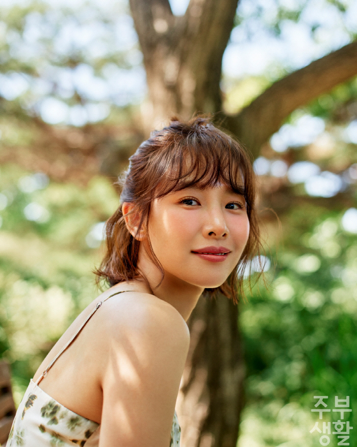 Cho Yoonhee, fresh and fresh. 