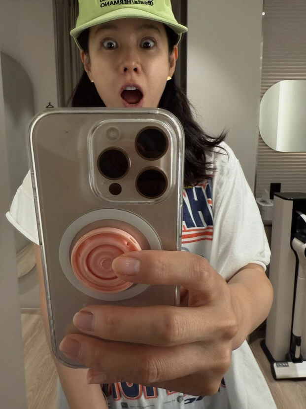 Hyun Bin ♥ Son Yejin, you're using a pretty face..Selfies without pretending after working out