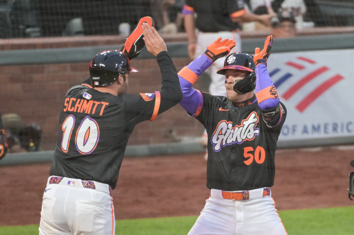 I can't believe the infield hit is so touching! Lee Jung-hoo hits  walks in 17 at-bats, multiple on-base hits, 0.253SF 24 Miami