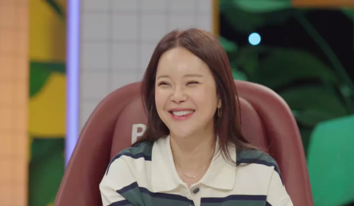 I have a hole in my belly...Baek Ji-young, daughter's mom, sympathizes with Y2K fashion. That's what happened back then