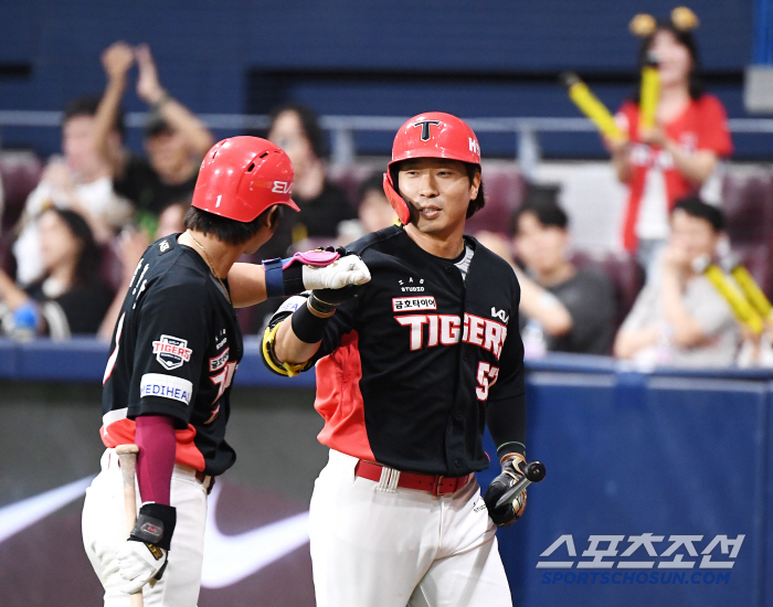KIA kept its fourth place with 12 hits...8 wins for Aller Ko Jong-wook, pinch hitter, wedge shot