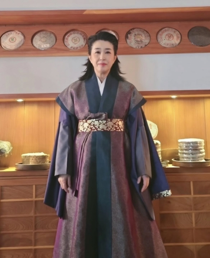 Kim Mi-kyung is a shaman with a knife, General Dongcheon..'Let's go!'
