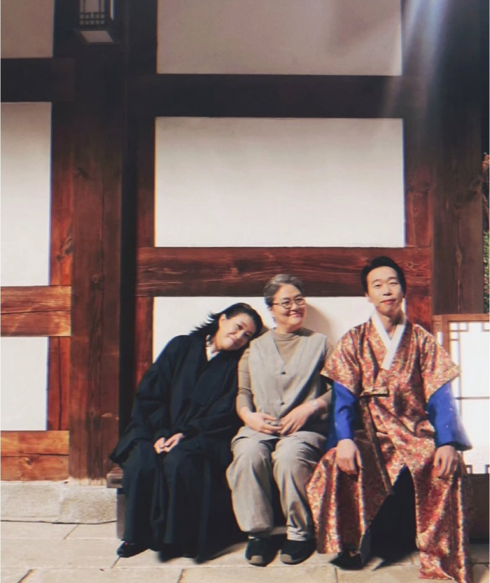 Kim Mi-kyung is a shaman with a knife, General Dongcheon..'Let's go!'