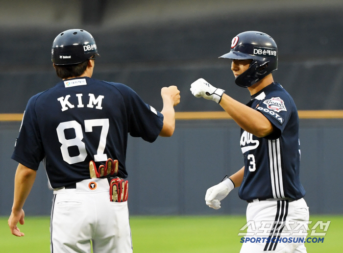 The main character of the grand slam in reverse, broke his finger and cried.. 4 weeks out of a lifetime opportunity → Acting director Cho Sung-hwan, I'm crying more